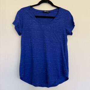 THE NORTH FACE BLUE SHORT SLEEVE BOULDER PEAK TOP WOMEN'S